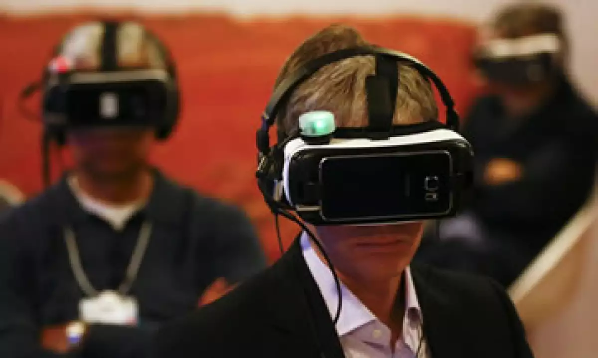 Google lanzará un visor de realidad virtual que será la competencia de Samsung este año, de acuerdo con reportes. (Foto: Reuters)