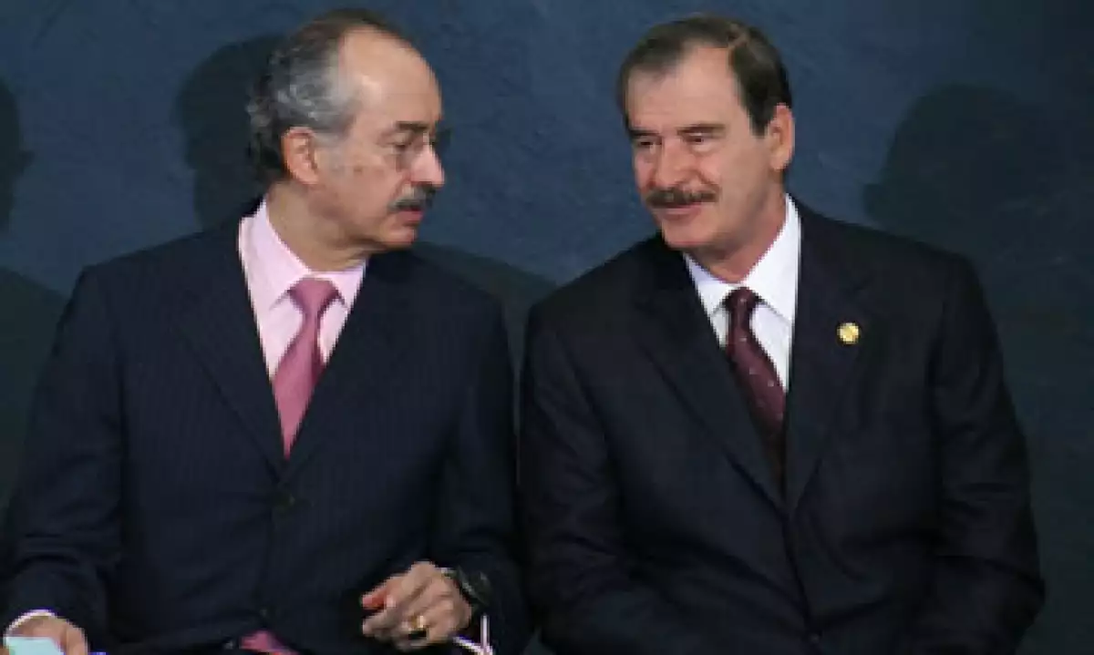 Francisco Gil –izq- fue el titular de Hacienda durante todo el sexenio de Vicente Fox. (Foto: Cuartoscuro)