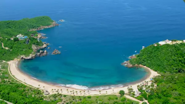 ¡No puedes dejar de visitar Careyes!