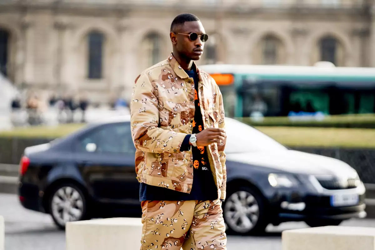 Paris m str F20 117.jpg
