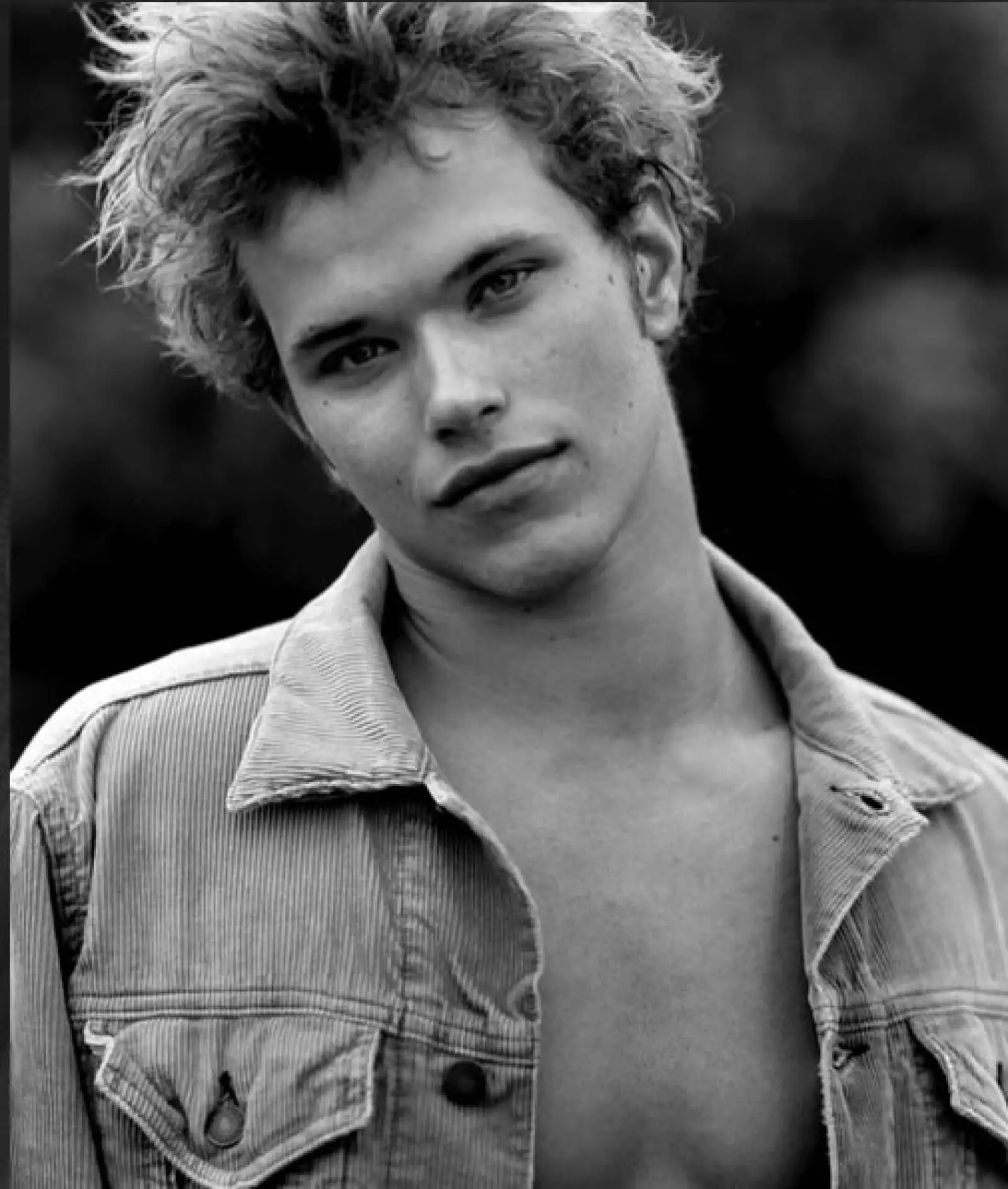 El vampiro más hot de la familia Cullen, Kellan Lutz, protagonizó la campaña de la tienda en 2004.