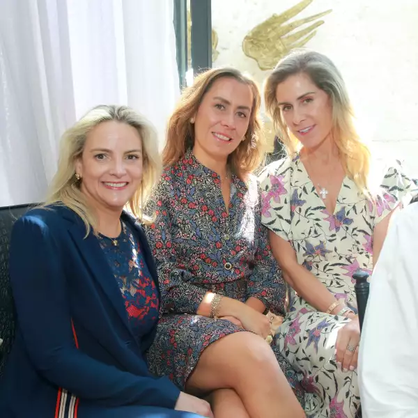 HILDA CALDERON DESFILE