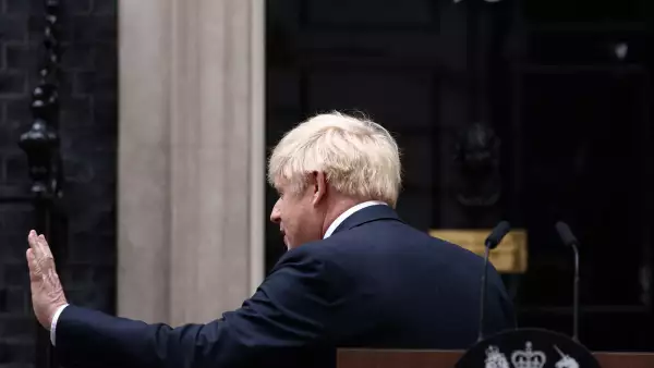 ¿Quién será el nuevo primer ministro de Reino Unido? (Boris Johnson habla después de dar un mensaje en Downing Street en Londres)