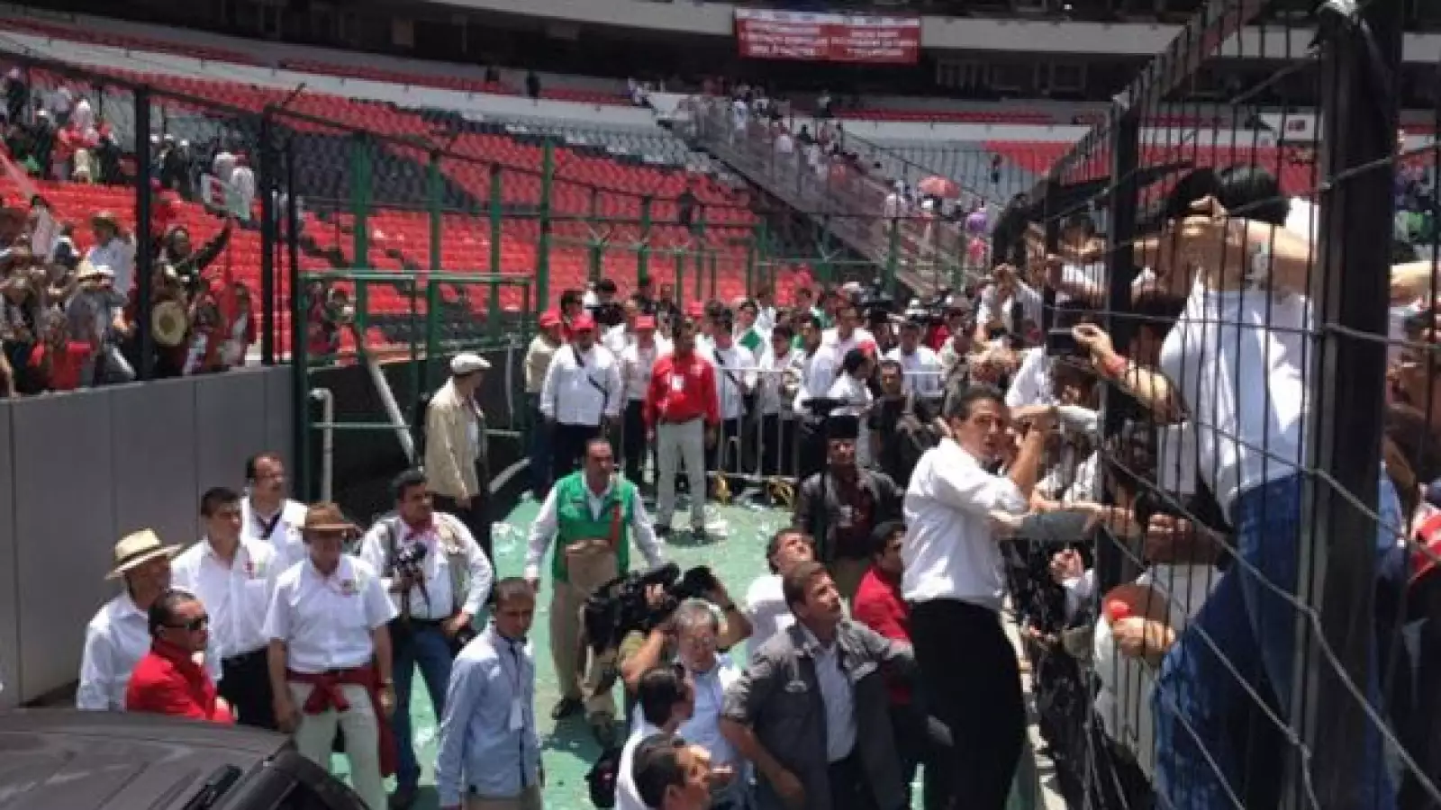 Peña Nieto Estadio Azteca 14