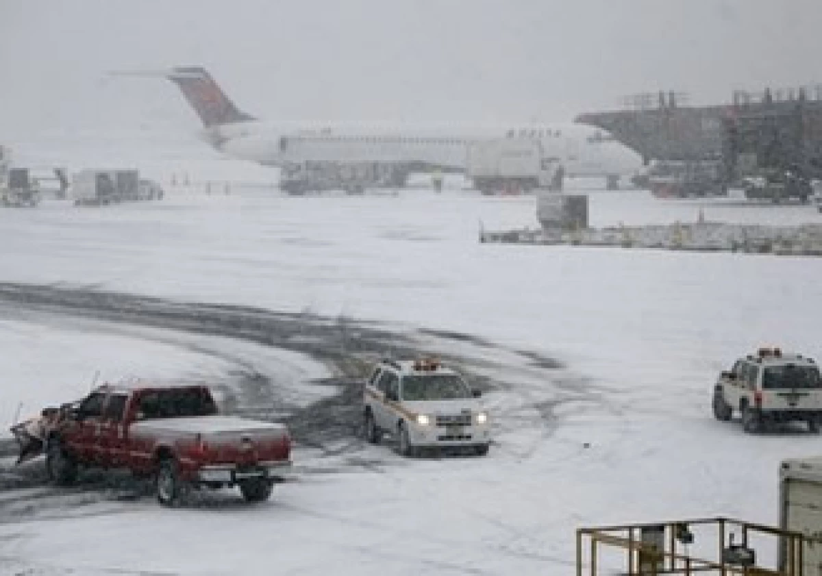 La aerolínea Continental ha suspendido cuatro vuelos, Delta dos y Aeroméxico cuatro hacia Nueva York y Newark. (Foto: AP)
