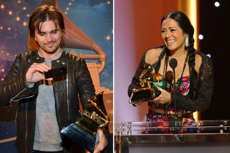 El colombiano ganó su segundo premio, y una emotiva Lila Downs derramó lágrimas al aceptar el suyo, al mejor álbum de música regional mexicana.