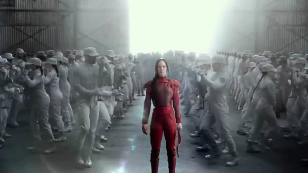 : ?Katniss Everdeen? (Jennifer Lawrence) con un grupo de rebeldes que desafiaran al sistema en la última parte de ?Los Juegos del Hambre?