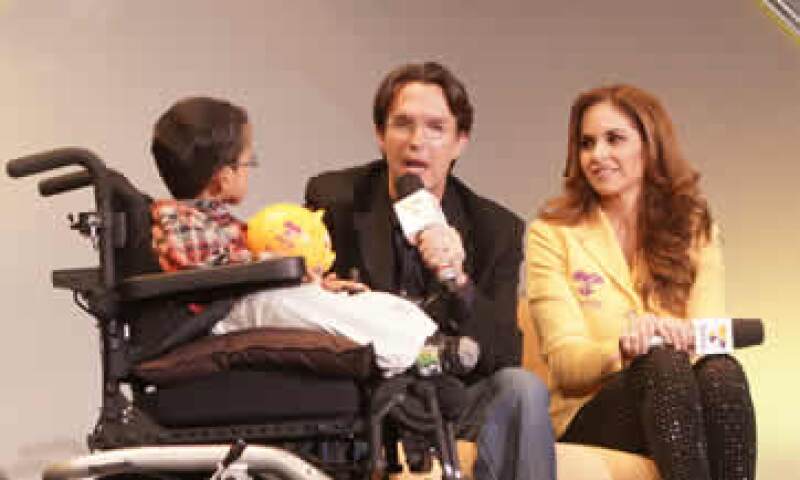 Fernando Landeros (centro) es el presidente de la Fundación Teletón. (Foto: Cuartoscuro)