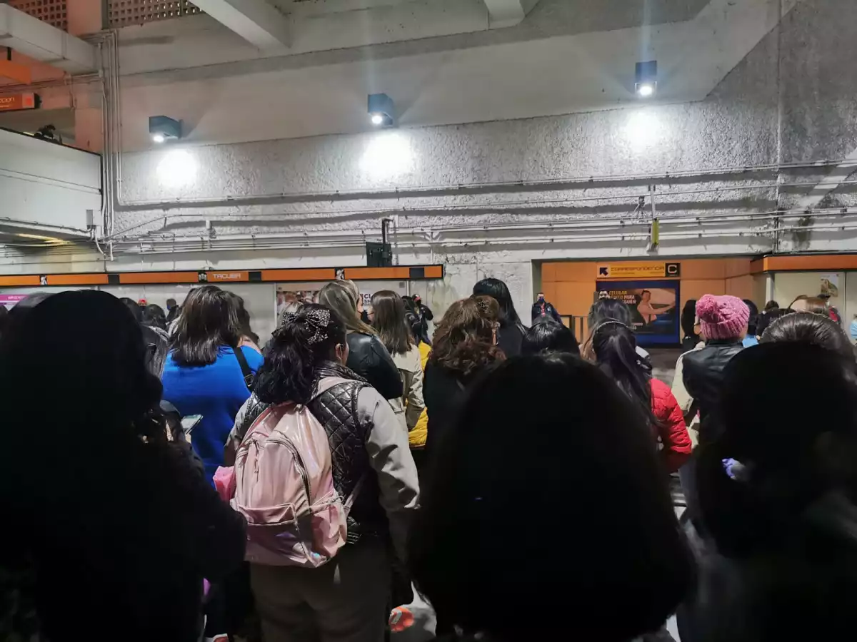 desalojo de usuarias-estacion-tacuba.jpeg