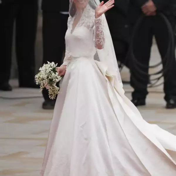 Kate Middleton en un vestido de Alexander McQueen para su boda el 29 de abril.