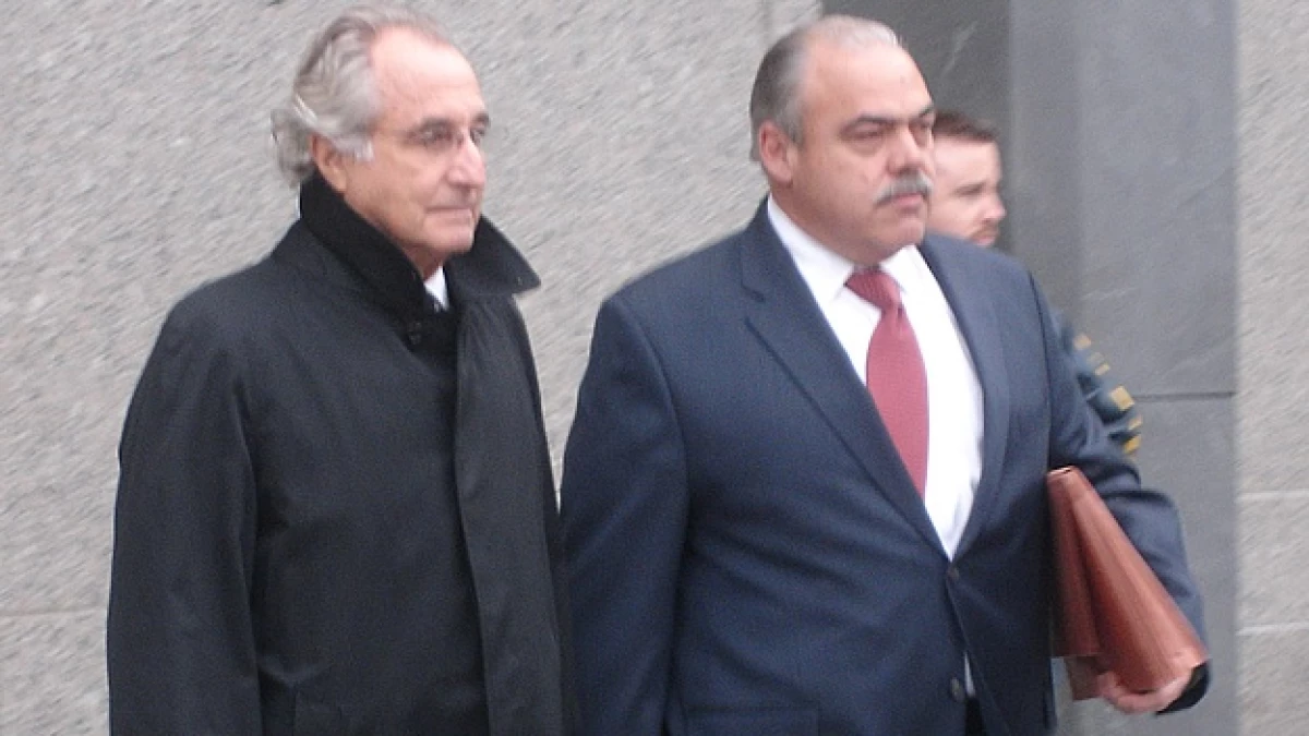 Bernard Madoff sale del tribunal