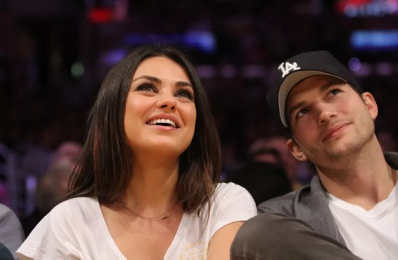 Hace unos días Kutcher celebró 36 años de vida por lo que su novia le organizó una cena donde invitó a amigos del actor que no veía en años.