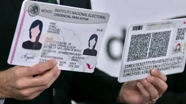 Presentación de la nueva credencial del INE.