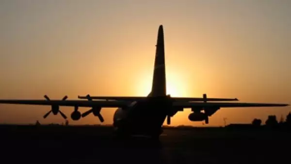 Avion en el atardecer