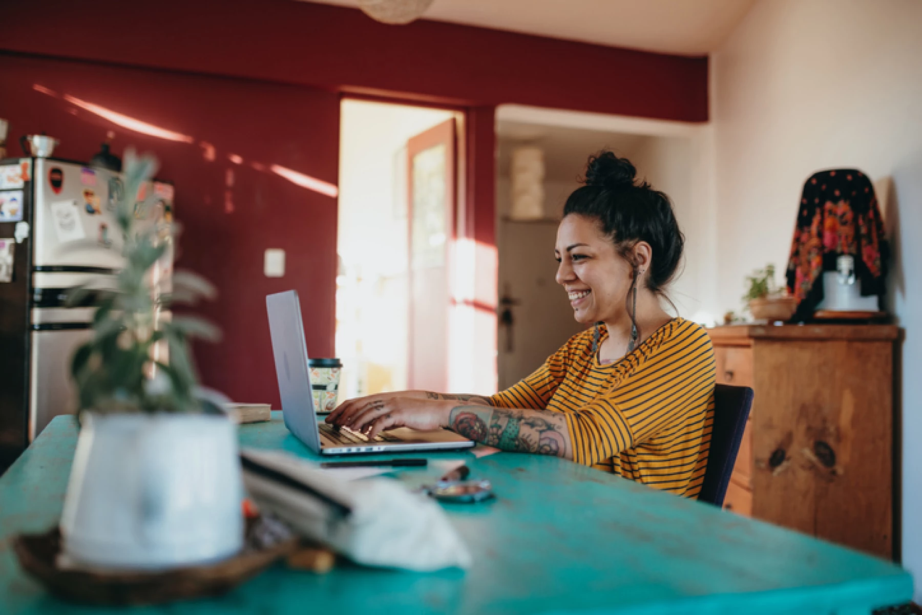 El SAT prevé multas a 'nenis' si no están dadas de alta con su RFC