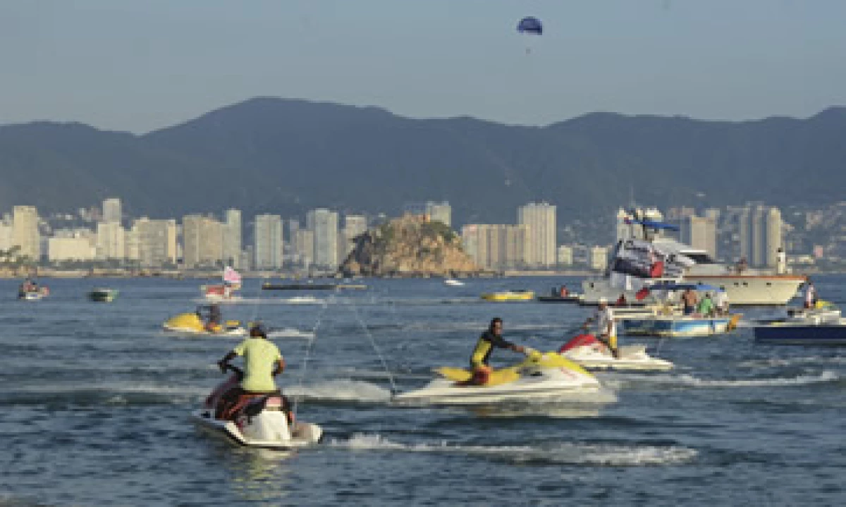 Las tarifas de la carretera que conduce al puerto se encuentran actualmente rebajadas. (Foto: Cuartoscuro )