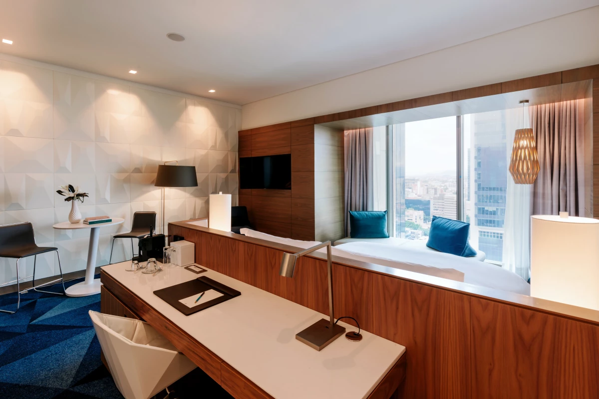LUXURY KING ROOM_001.jpg
