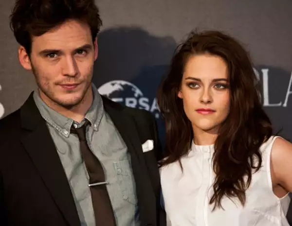 Sam Claflin y Kristen Stewart. La actriz se mostró en todo momento relajada y muy divertida.