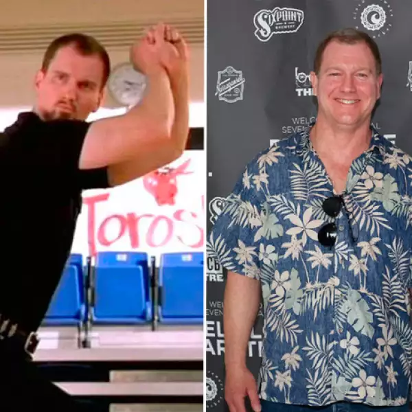 Ian Roberts apareció en Talladega Nights, Walk Hard, Arrested Development y Reno 911! También escribió Get Hard y Key & Peele.