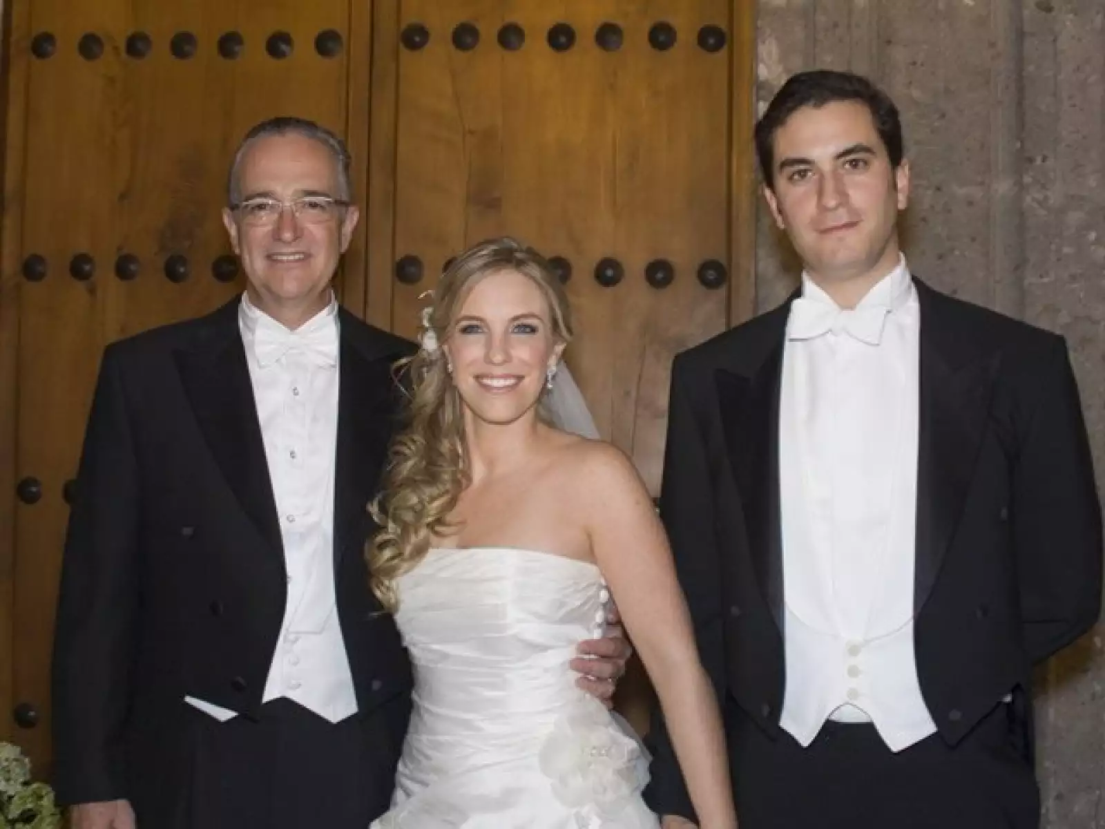 NINFA SALINAS SADA Y BERNARDO SEPÚLVEDA ITURBIDE. La hija del Presidente de Grupo Salinas, Ricardo Salinas Pliego se casó con Bernardo Sepúlveda el 29 de noviembre en el Colegio de las Vizcaínas, grandes personalidades asistieron al enlace.