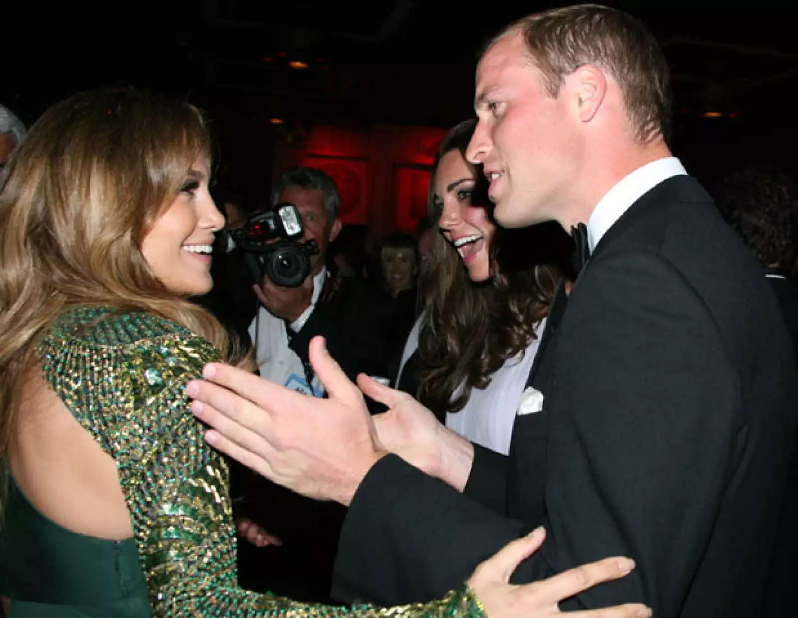 El teatro Belasco de L.A. fue testigo de las risas y anécdotas de los duques de Cambridge y las estrellas hollywoodenses. Aquí el Príncipe Guillermo con Jennifer Lopez.