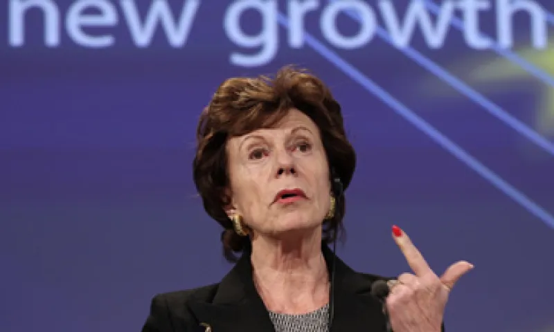 Neelie Kroes, comisionada de la Unión Europea para la agenda digital dijo que trabaja para controlar la piratería en línea, pero se esfuerza para lograrlo sin restringir la libertad.(Foto: AP)