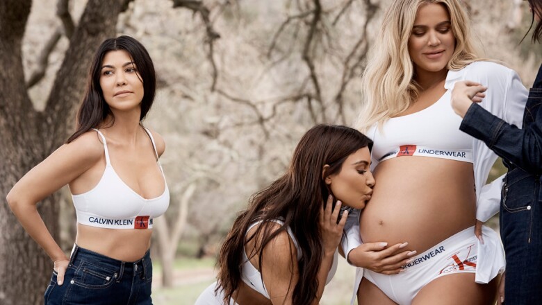 La familia Kardashian posando para Calvin Klein.