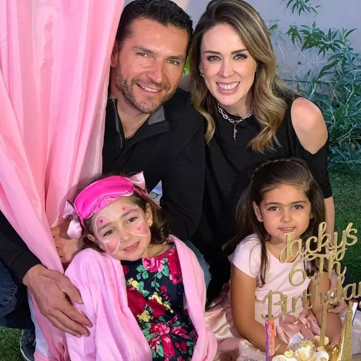 Jacky Bracamontes en familia