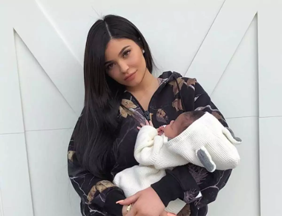 Estas Son La Primeras De Muchas Selfies De Kylie Jenner Y Su Bebe