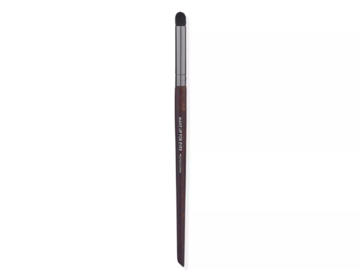 Brocha para sombra, No. 216, Make Up For Ever, $380; Sephora.