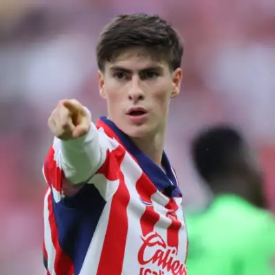 Ya es oficial: ‘Hormiga’ González se va de las Chivas, ya es jugador del Olympiacos