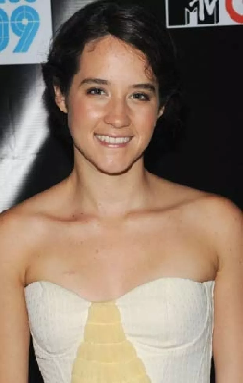 Después del éxito que obtuvo con "Mediocre", su álbum debut, ahora se prepara para iniciar las grabaciones de la segunda placa en su trayectoria como cantante.