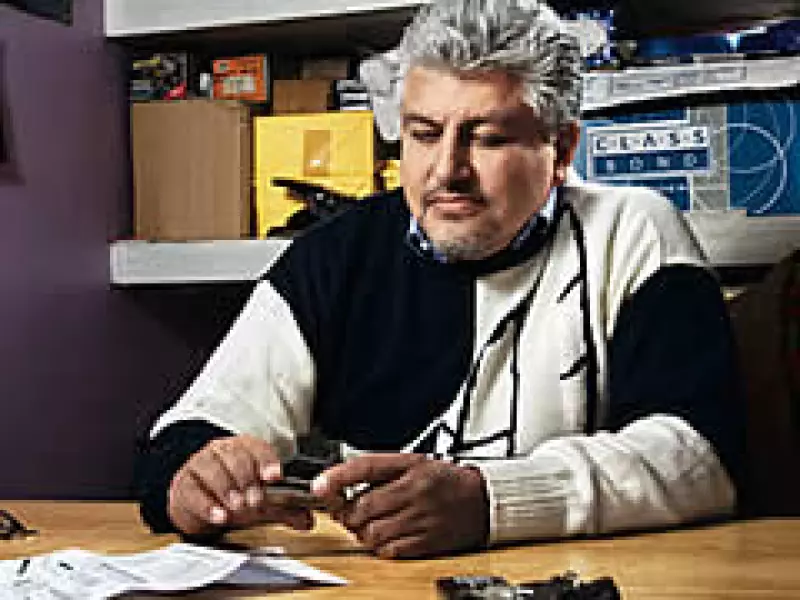 Daniel Navarrete está en la cuerda floja en su lucha diaria por evitar la pesadilla de la cartera vencida. (Foto: Carlos Aranda/ Monda Photo)