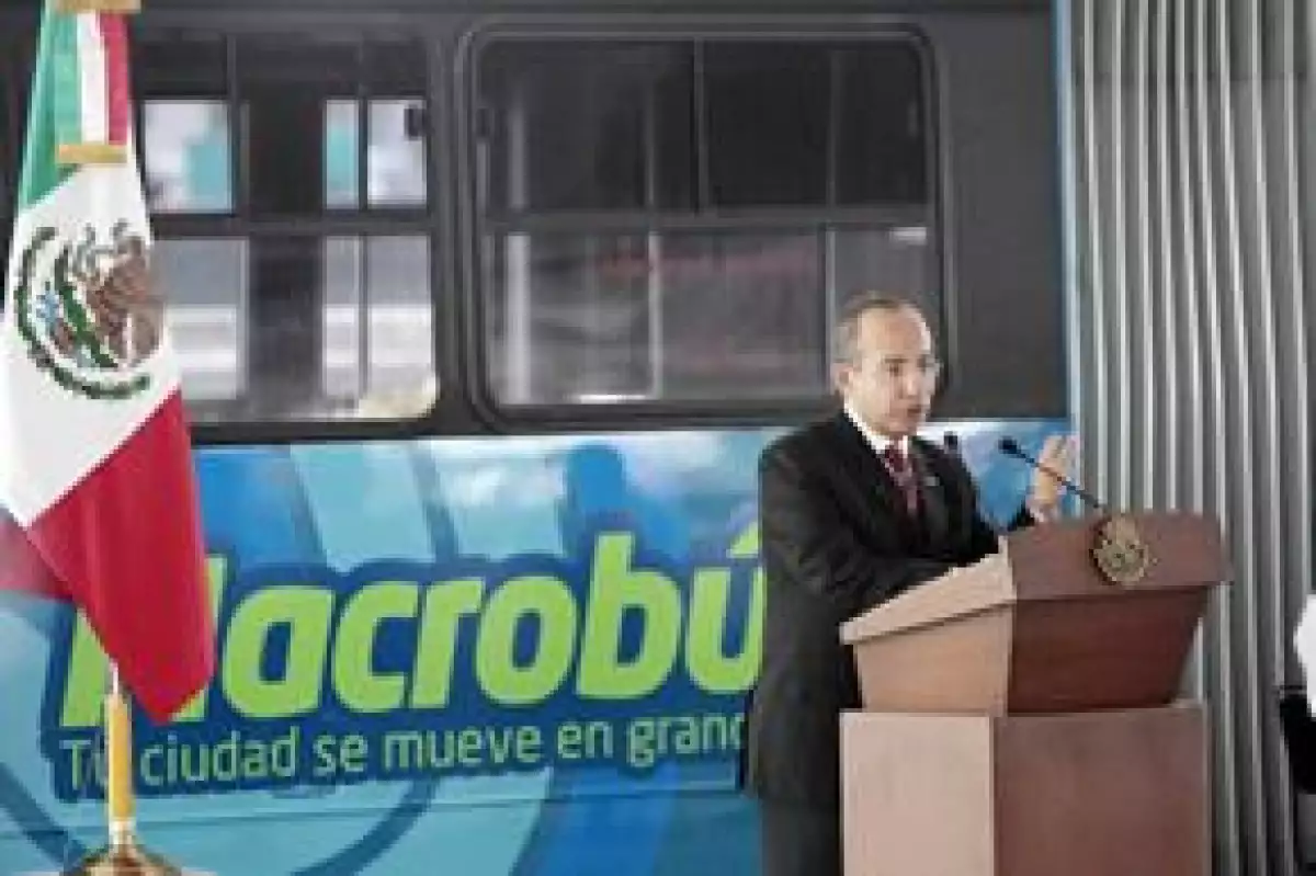 Manifestó que son muchos los contaminantes que dejarán de emitirse hacía la atmósfera y bastantes los minutos que los tapatíos ahorrarán.