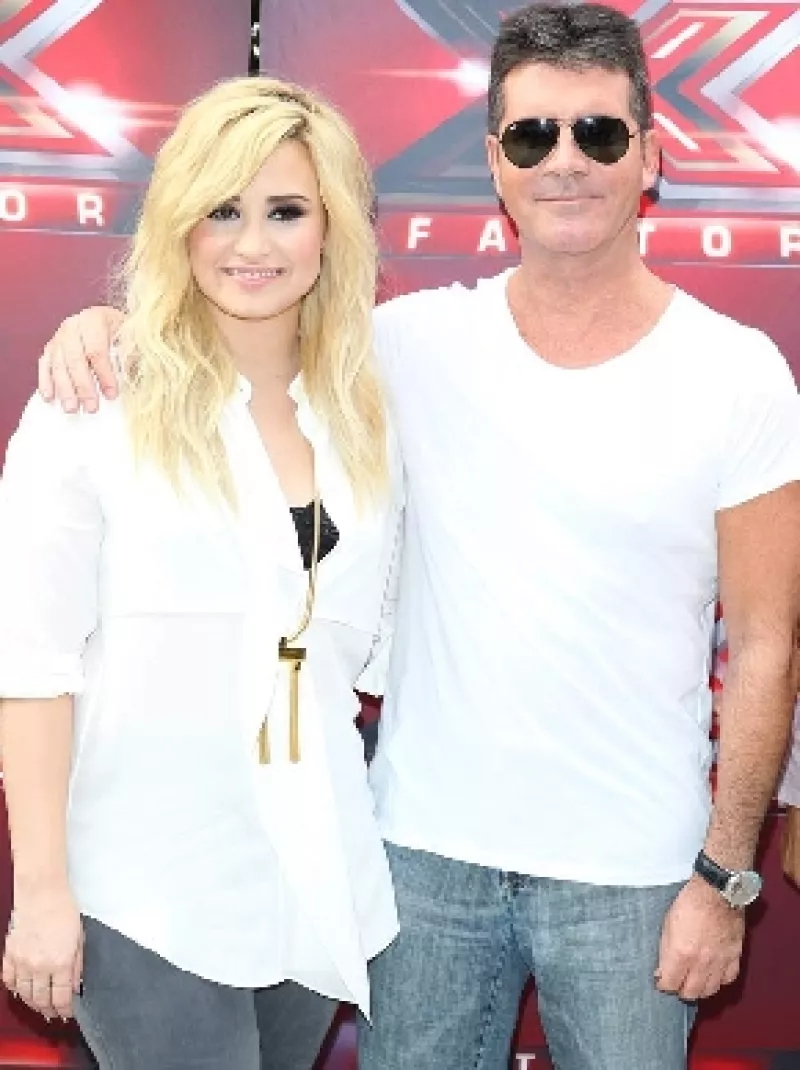 La cantante confesó que le haría una gran ilusión ser una persona importante en la vida del hijo del productor de Factor X.