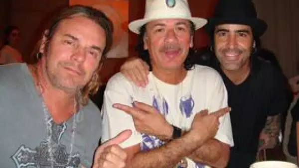 La noche del lunes, el músico tapatío se reunió con Fher Olvera y Alex González en el restaurante De Santos, donde recordaron la gira que hicieron juntos en 1999.