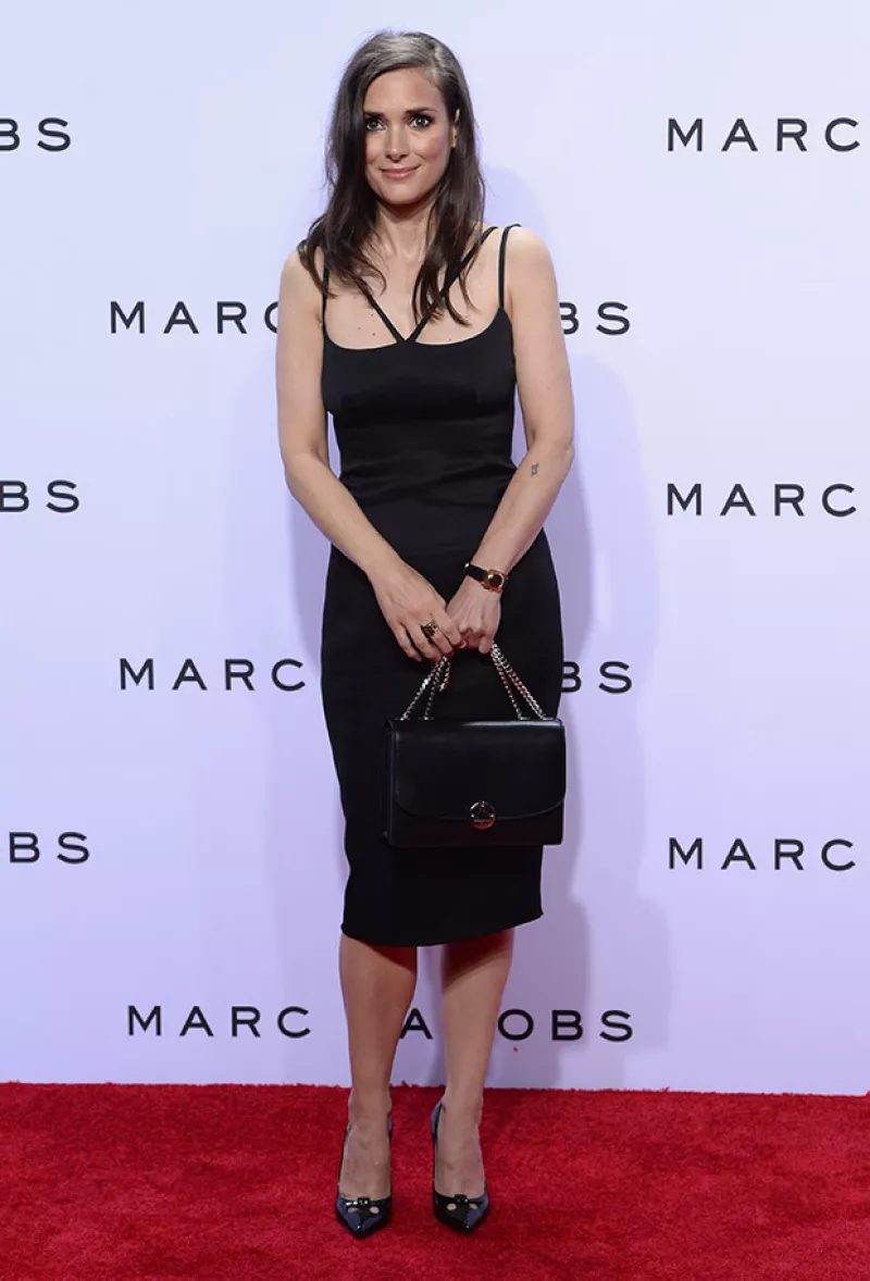 Tras años de ausencia, la actriz asistió al show de Marc Jacobs en New York Fashion Week y ha causado gran intriga pues pareciera que ha encontrado la fuente de la eterna juventud.