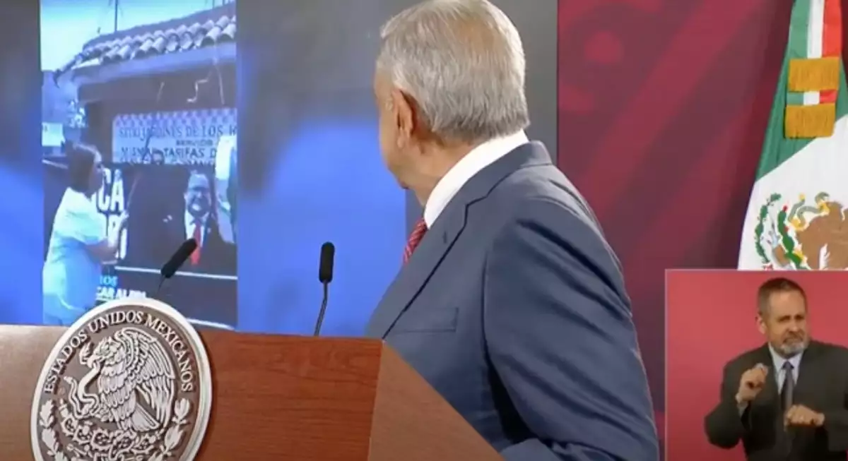 amlo-xochitl-piñata.jpg