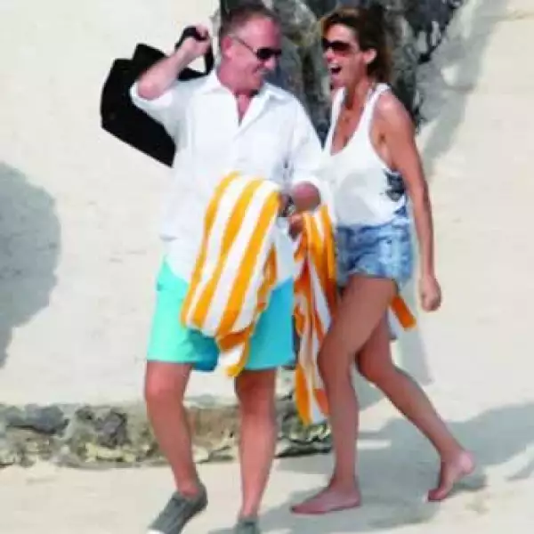 ¿AMOR DE VERANO? No se sabe si ella ya terminó con su anterior relación.