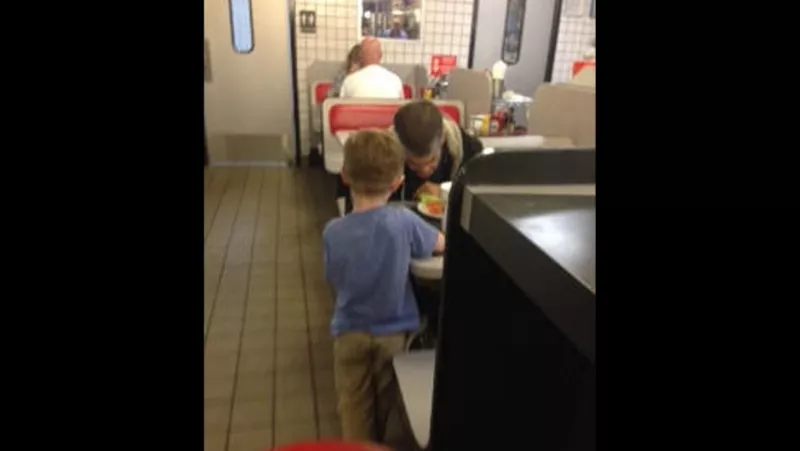 Indigente nino waffles restaurante