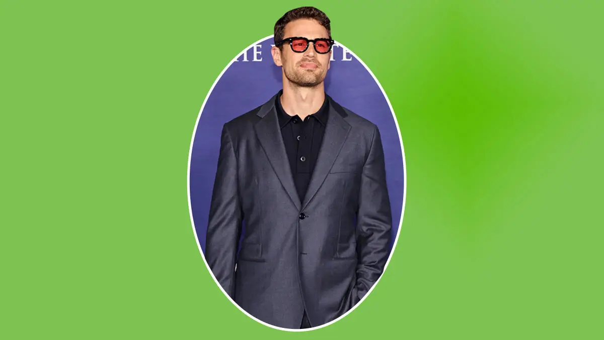 theo-james-protesis-pene.jpg