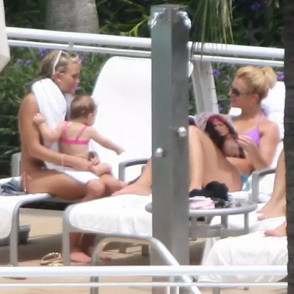 Ambas hermanas estuvieron muy relajadas en compañía de sus bebés.