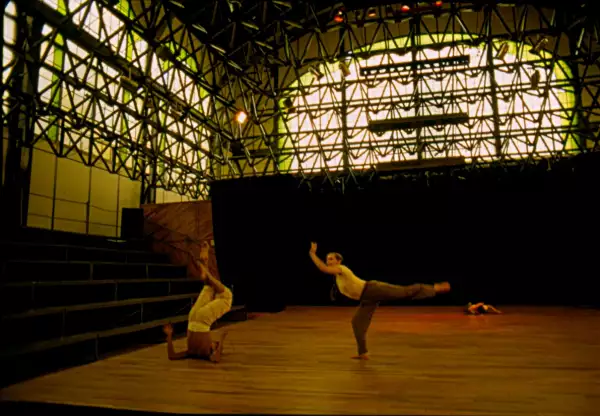 Vista del Foro EL Dinosaurio Juan José Gurrola.