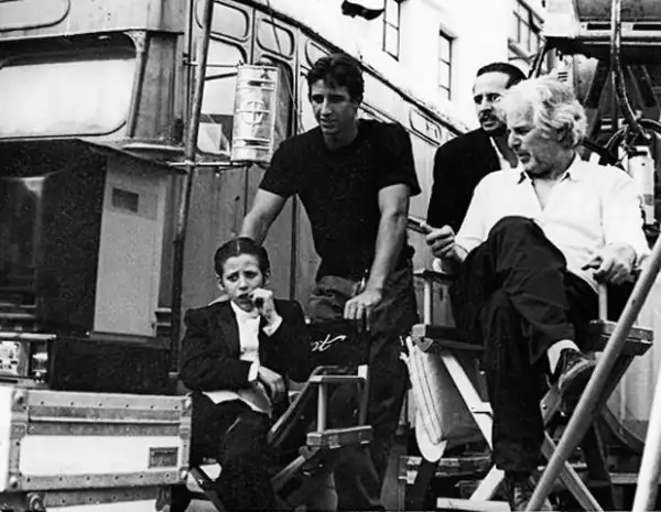 A los 10 años debutó como actor en la cinta `Santa Sangre´ bajo la dirección de su padre, Alejandro Jodorowsky.