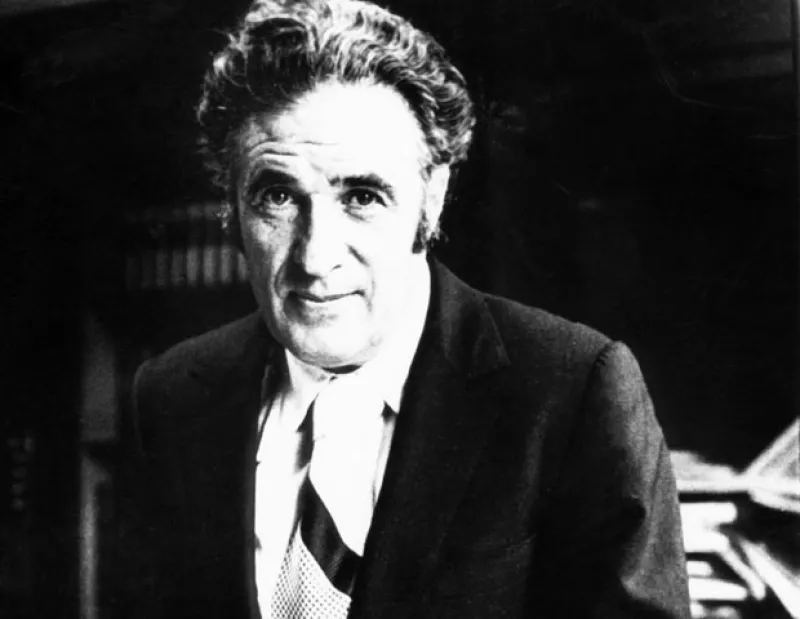 Esta mañana falleció el periodista mexicano, a la edad de 88 años, aquí te contamos cómo nació su pasión por el periodismo y cómo conoció a su alma gemela.