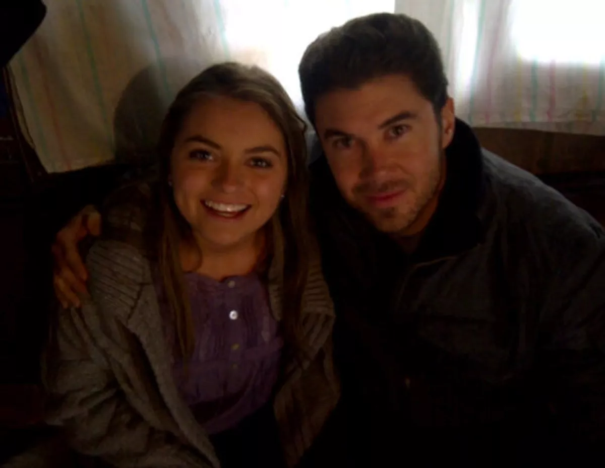 En esta fotografía aparece Sofía con el actor Mundo Siller.
