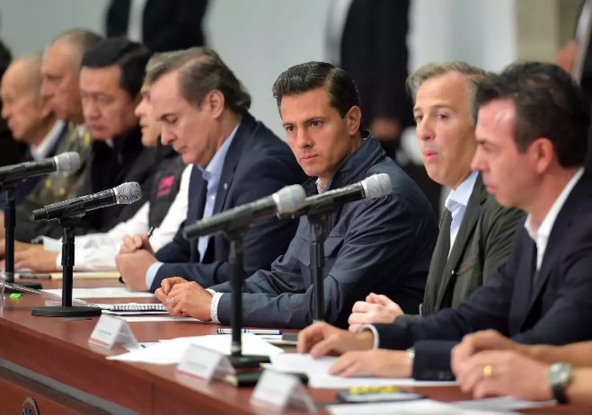Enrique Peña Nieto reunido con su gabinete y empresarios