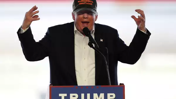 El precandidato republicano criticó a Obama y Clinton por ataque en Orlando.