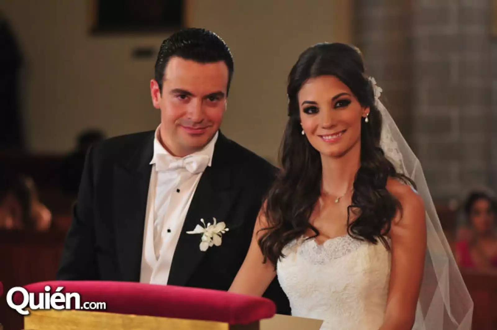 Mauricio Vega,Marcela García