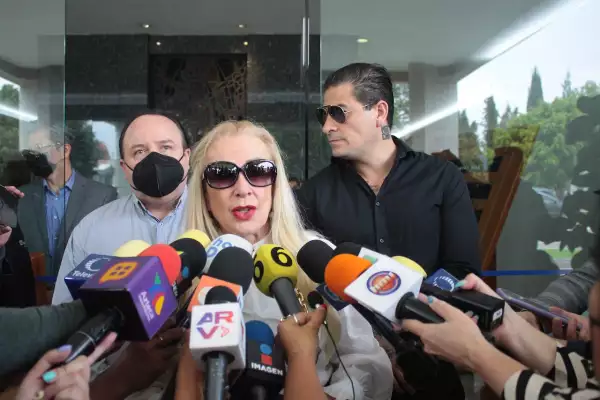 laura-zapata-velorio-eva-mange